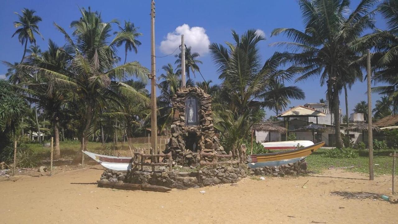 Oyo 459 Barasti Beach Resort Kalutara Exterior foto